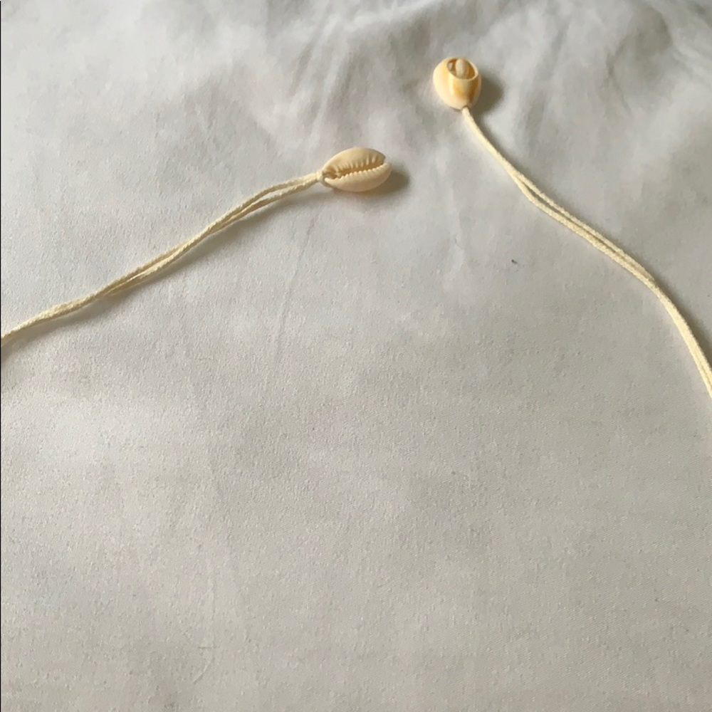 shell necklace - Picture 3 of 3